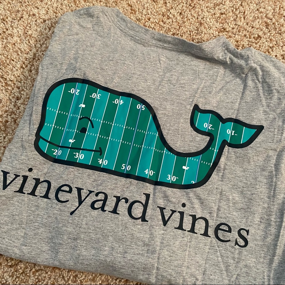 *NWOT* men’s small football-themed vineyard vines long sleeve t-shirt